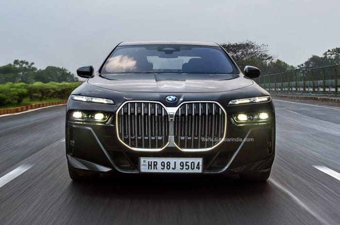 BMW 7 Series 740i front action